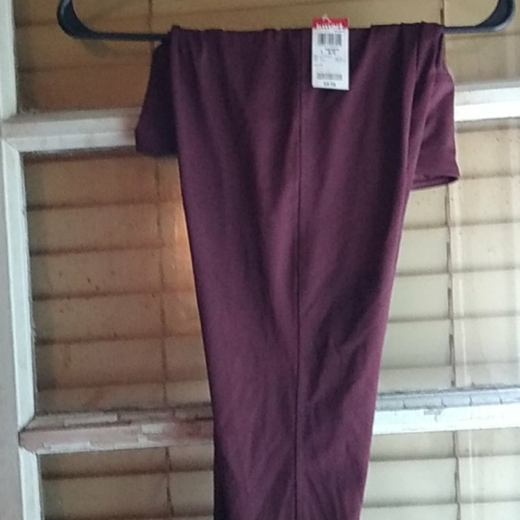 Capris - Picture 1 of 3